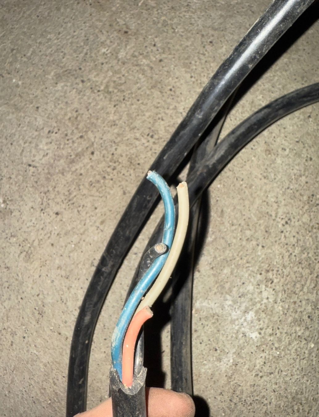 Cavi: Black Electrical Wire - Used, As Is - DIY Projects, Repairs – Usato da Müllheim Dorf venduto da kry_q6kn 4