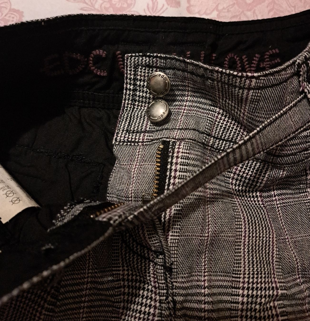 Esprit Pantaloni: NEU Esprit Shorts Grösse 140 Karomuster – Nuovo e nell'imballaggio originale da Zürich venduto da dph_r9t2 5