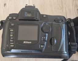 Appareil photo Nikon D70 avec objectif et sacoche noir