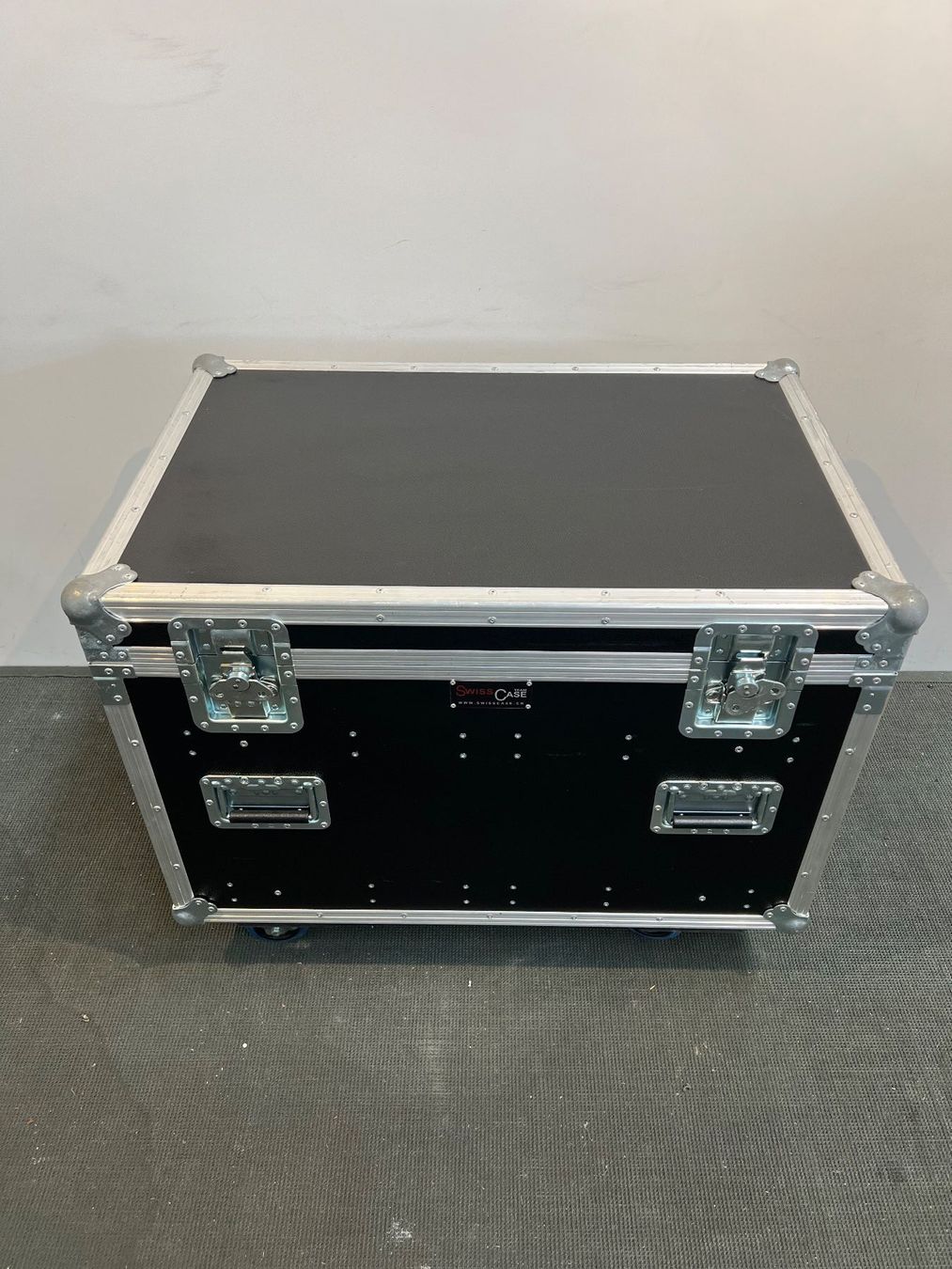 Reisekoffer: 012 SWISSCASE Flightcase / Tourcase auf Rollen – Gebraucht aus Wangen an der Aare von TBYN 1