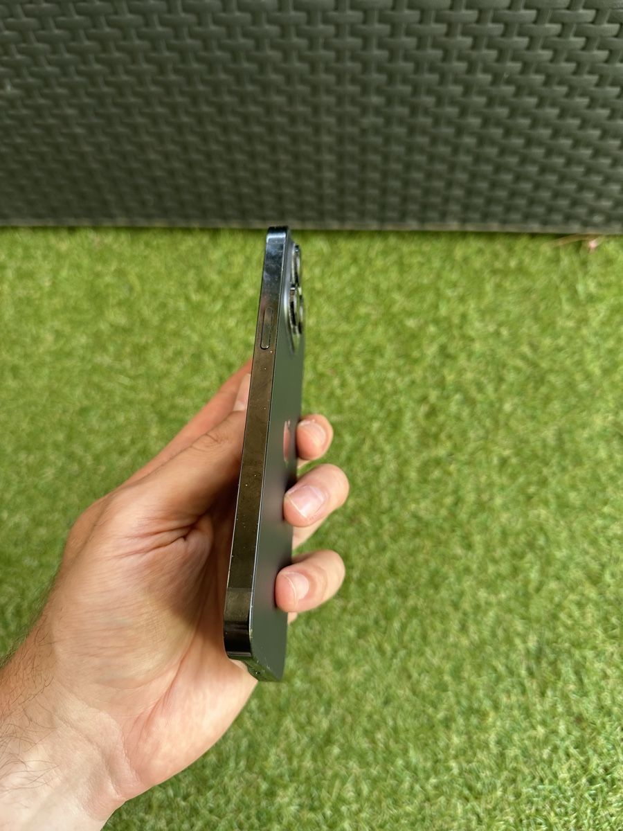 Apple Telefoni cellulari / Smartphones: iPhone 14 Pro Max Case and Charger Used – Usato da Buchs SG venduto da BobRob 5