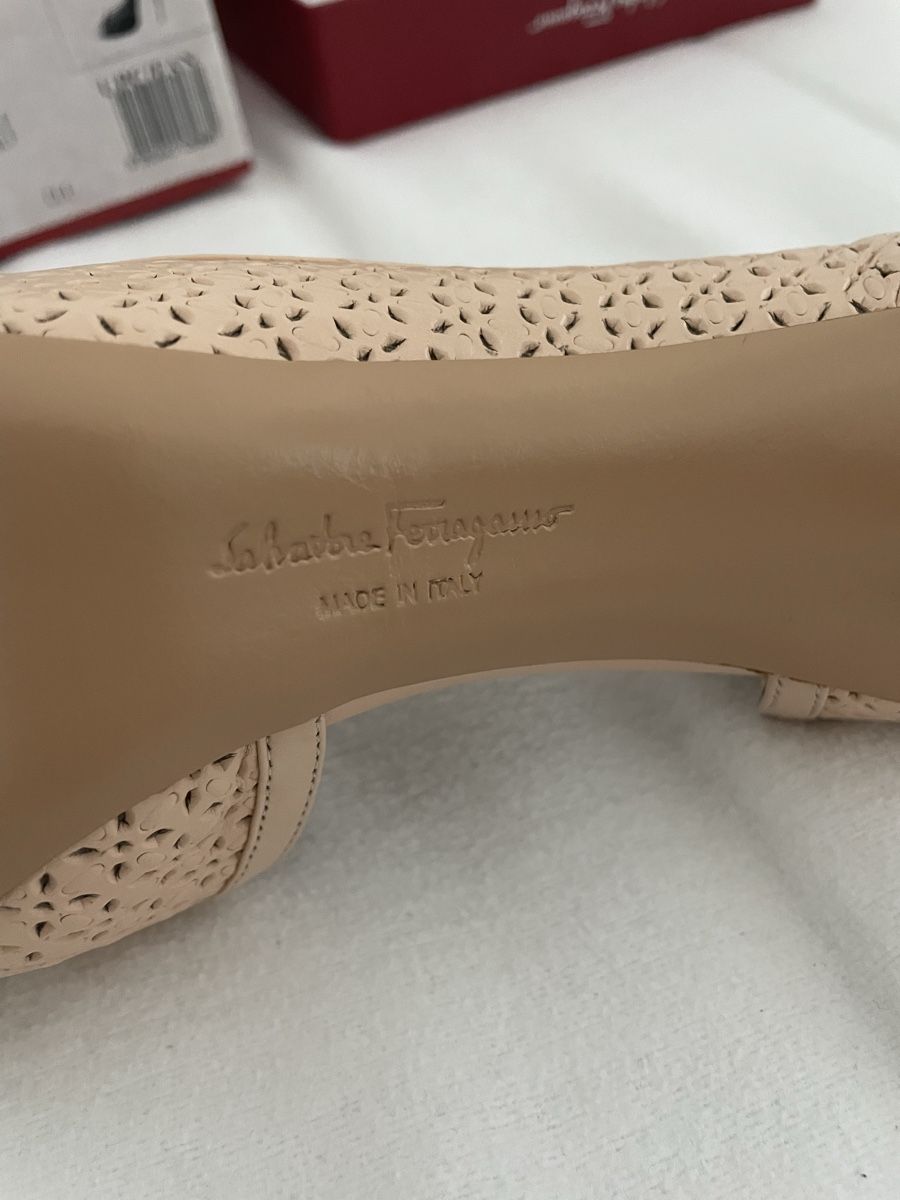 Salvatore Ferragamo Scarpe da donna: Salvatore Ferragamo - Pumps beige – Nuovo (secondo la descrizione) da Bänk (Dägerlen) venduto da Wicki23 4