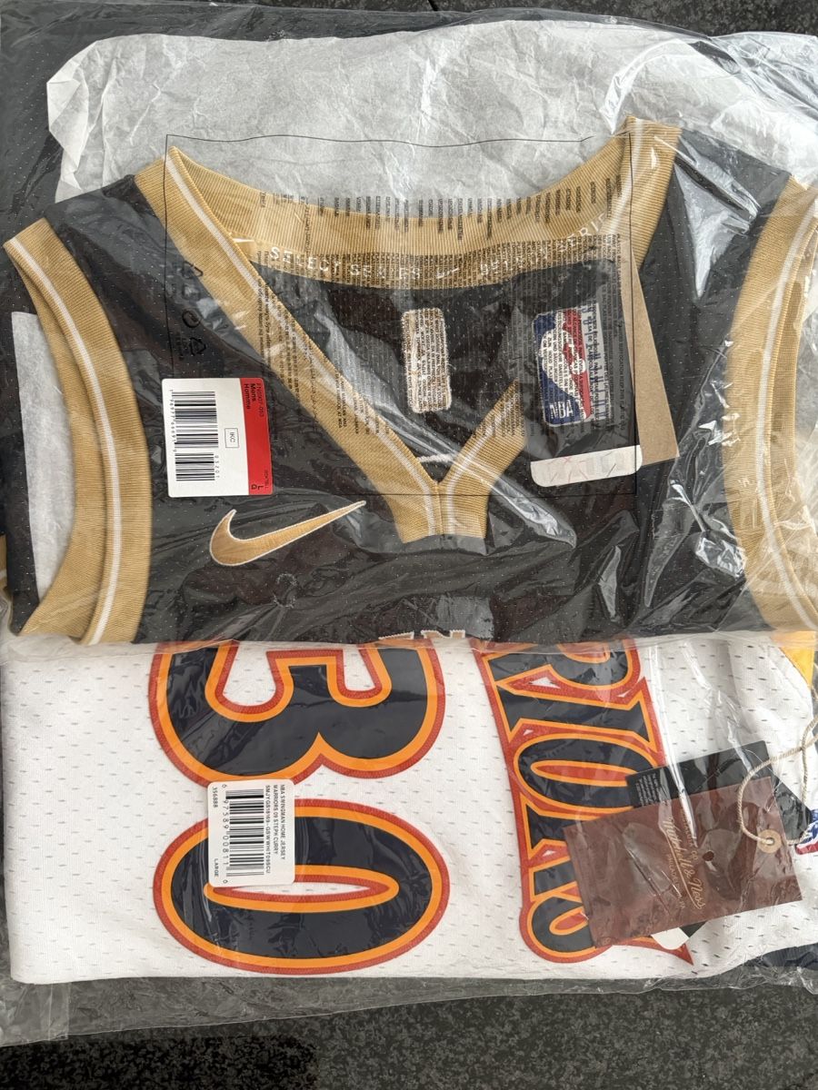 Leibchen & Hosen: NBA Trikot Stephen Curry  – Neu und originalverpackt aus Hellbühl von Remunchi