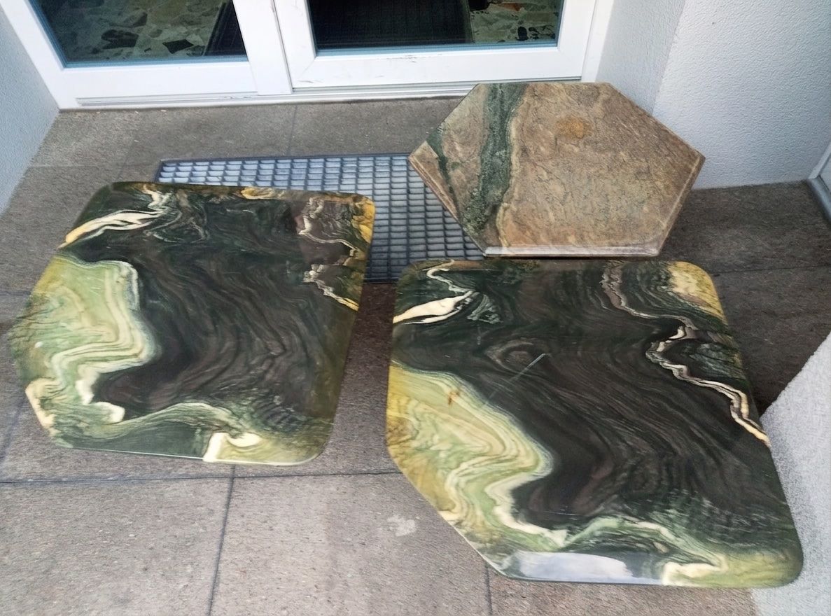 Tavoli: Set de 3 tables basses en pierre marbrée – Usato da Bienne venduto da Daniel_Schader 2