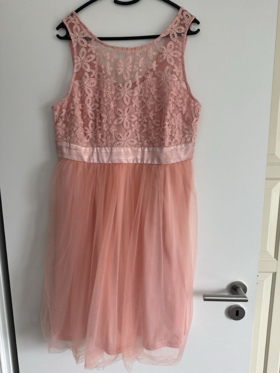 Vestiti: Kleid Grösse 44 – Usato da Gontenschwil venduto da Yoyo7555