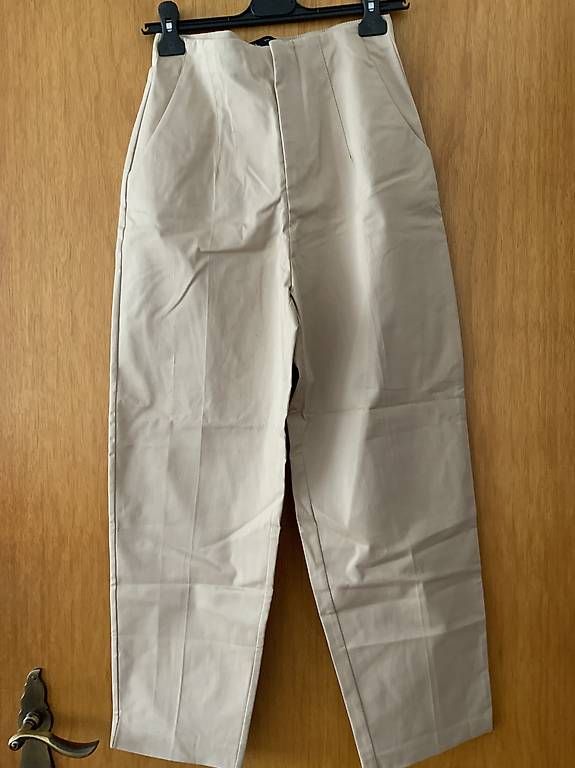 Pantaloni: NEUE Hose – Usato da Basel venduto da cey_ns7g