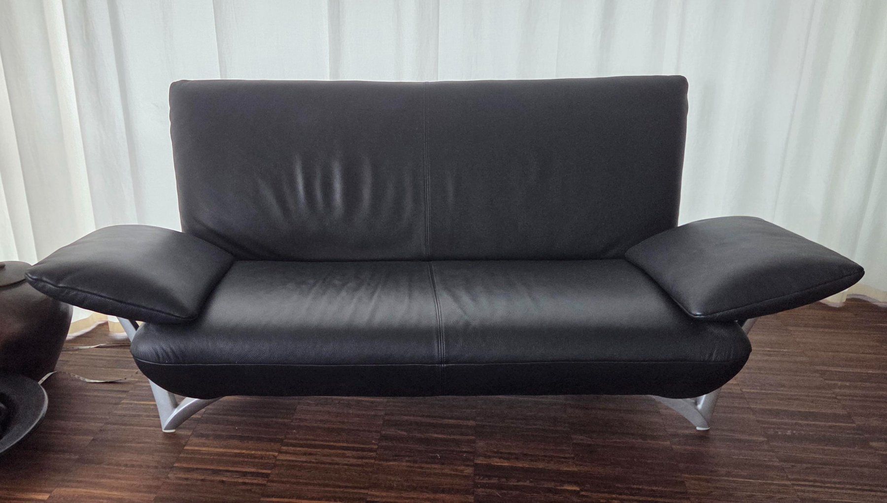 Rolf Benz Divani: Rolf Benz Ledersofa mit Hocker – Usato da Dättlikon venduto da hansbinder