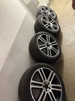 4 Alufelgen mit Winterreifen: 275/45 R21 und 315/40 R21