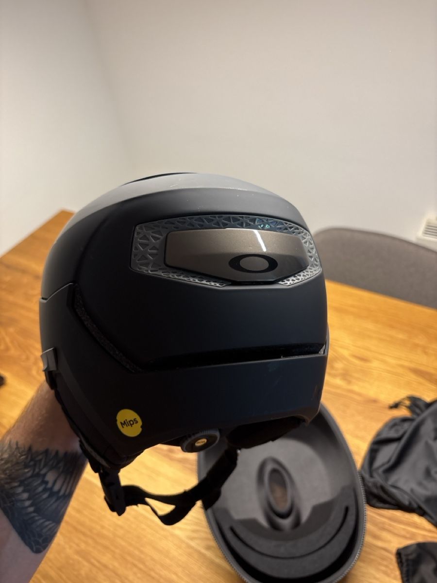 Oakley Caschi: Casque de ski Oakley MOD7 avec masque intégré  – Nuovo e nell'imballaggio originale da Corsier-sur-Vevey venduto da BussardS 4