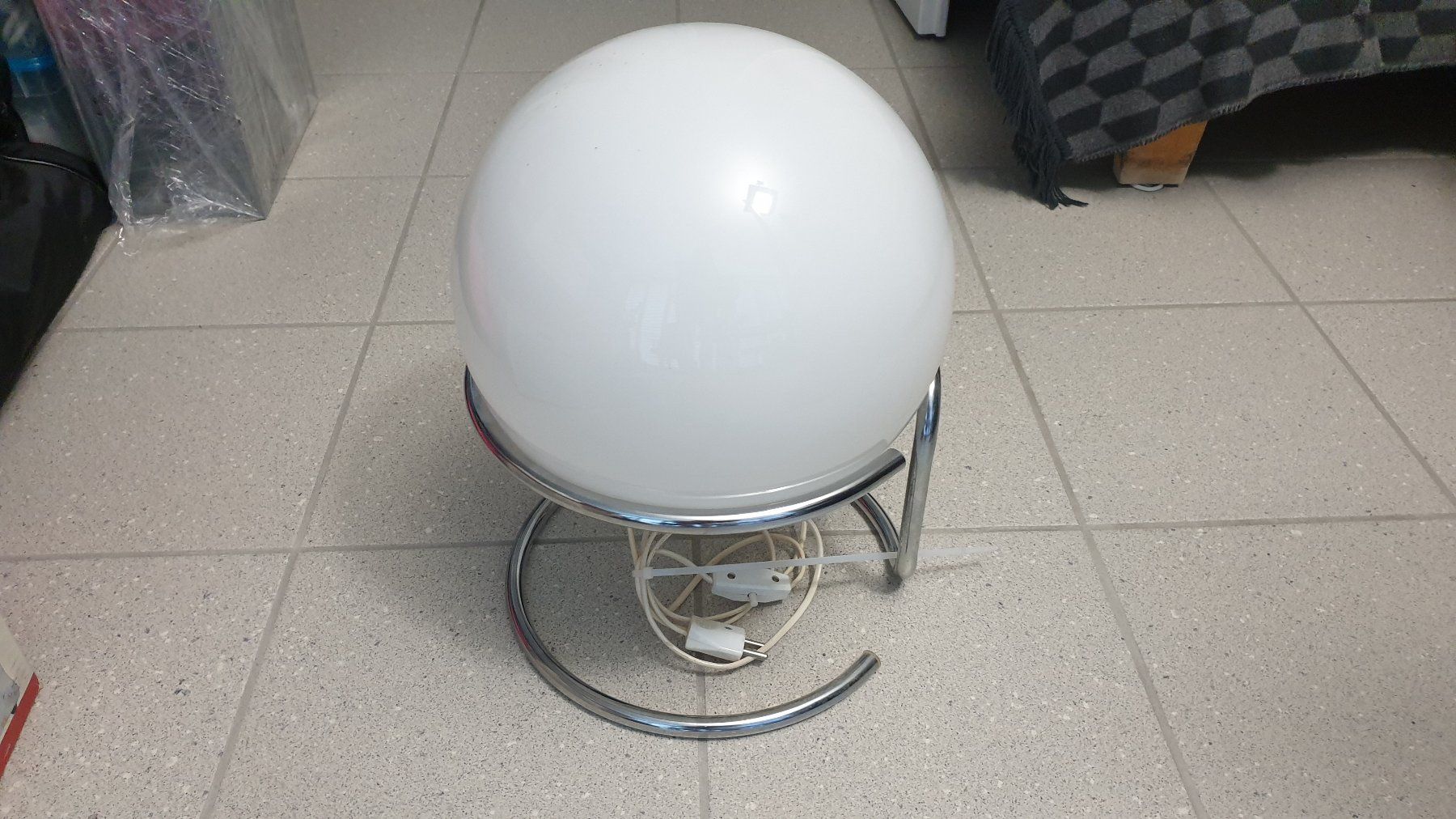 Lampade: Weisse runde Tischlampe/Kugellampe – Usato da Stäfa venduto da Supertramp73