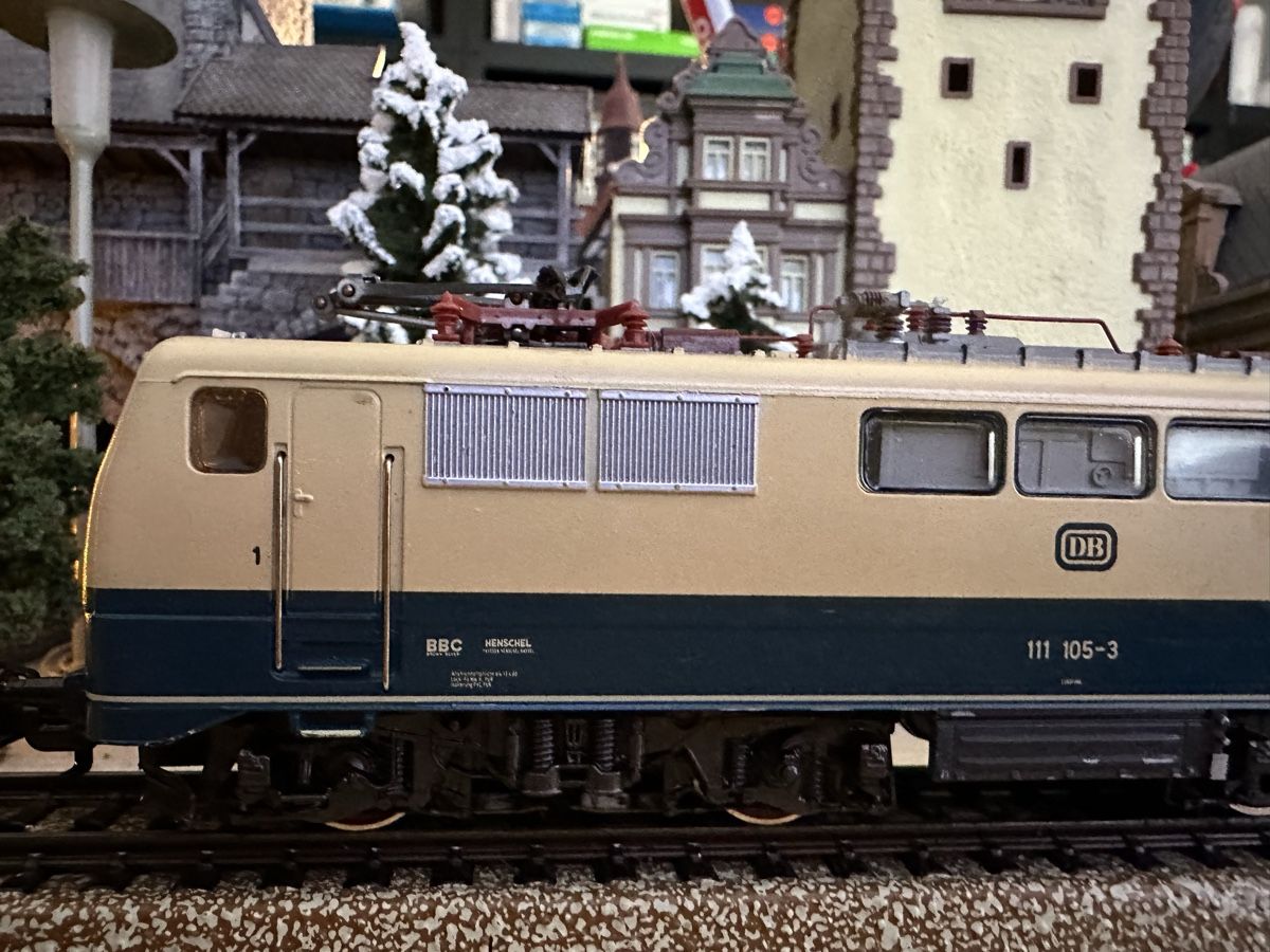 Märklin Modelleisenbahnen: Märklin 3042 DB BR 111 mfx digital HLA – Gebraucht aus Lupsingen von New-Haven 1