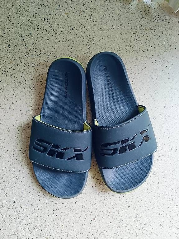 Schuhe für Jungen: Hausschuhe Skechers Gr. 31 – Gebraucht aus Humlikon von Zitrone011