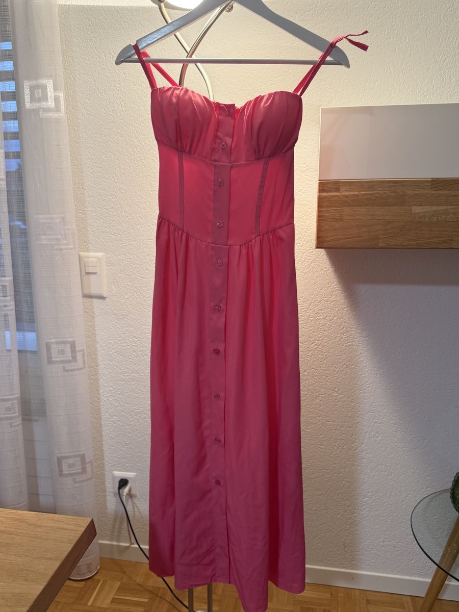 Vestiti: Kleid pink Grösse S neuwertig – Nuovo (secondo la descrizione) da Langenthal venduto da raz_q7jm 1