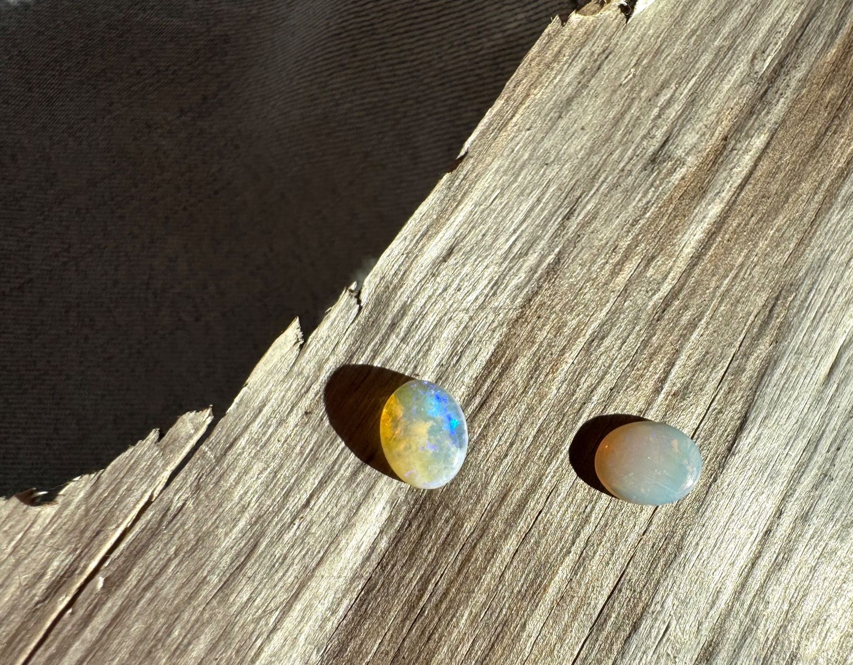 Fossili: 20 Stk  Cabochons Opal echt winzig neu   oval 7x9mm  solid – Nuovo e nell'imballaggio originale da Leuggern venduto da gemshow 6