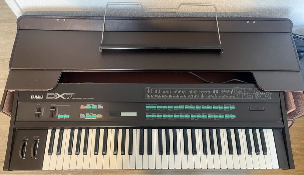 Yamaha DX7 mit Case ab CHF 1.-! (Gebraucht) in Staufen für CHF 599 ...