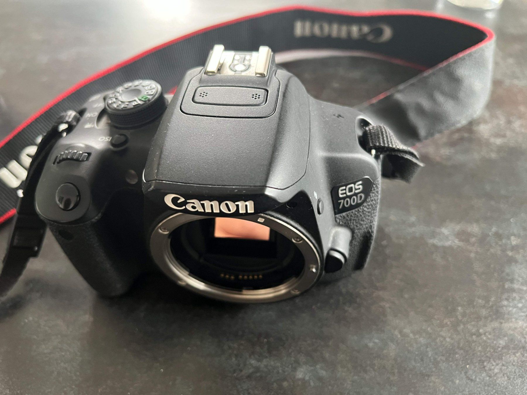 Canon Fotocamera: Canon EOS 700D mit Objektiv 18-55 – Usato da Uitikon Waldegg venduto da West62 2