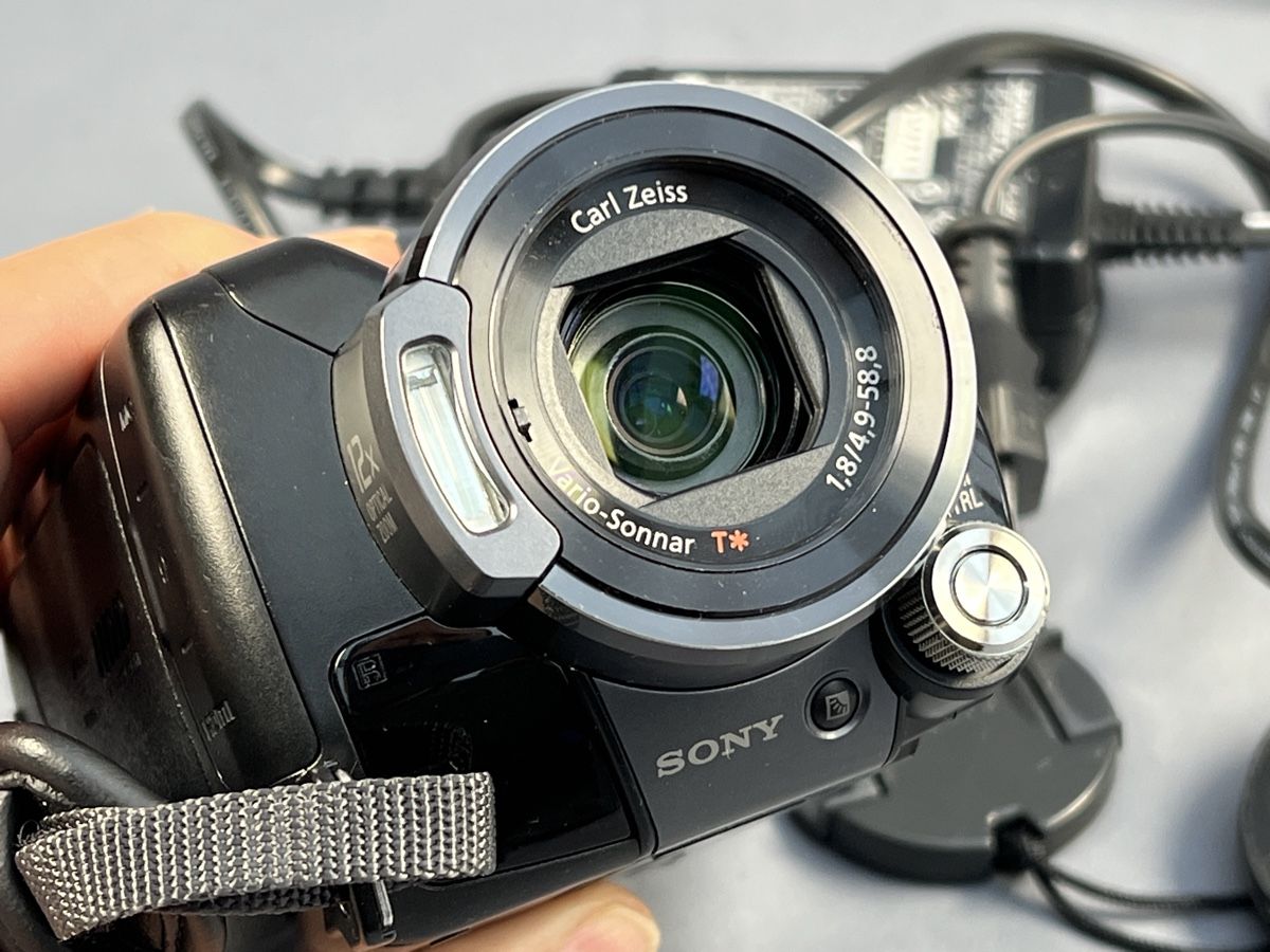 Sony Camcorder: Sony HDR-SR12E HD handycam – Gebraucht aus Thônex von  2