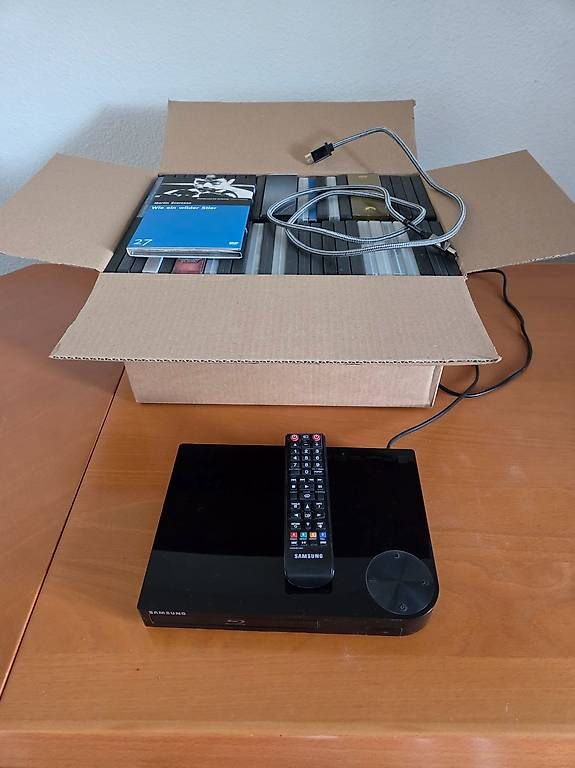 Tous les DVDs: DVD-Player mit verschiedenen DVD's – D'occasion à Wettingen par Roberto.Pecorari