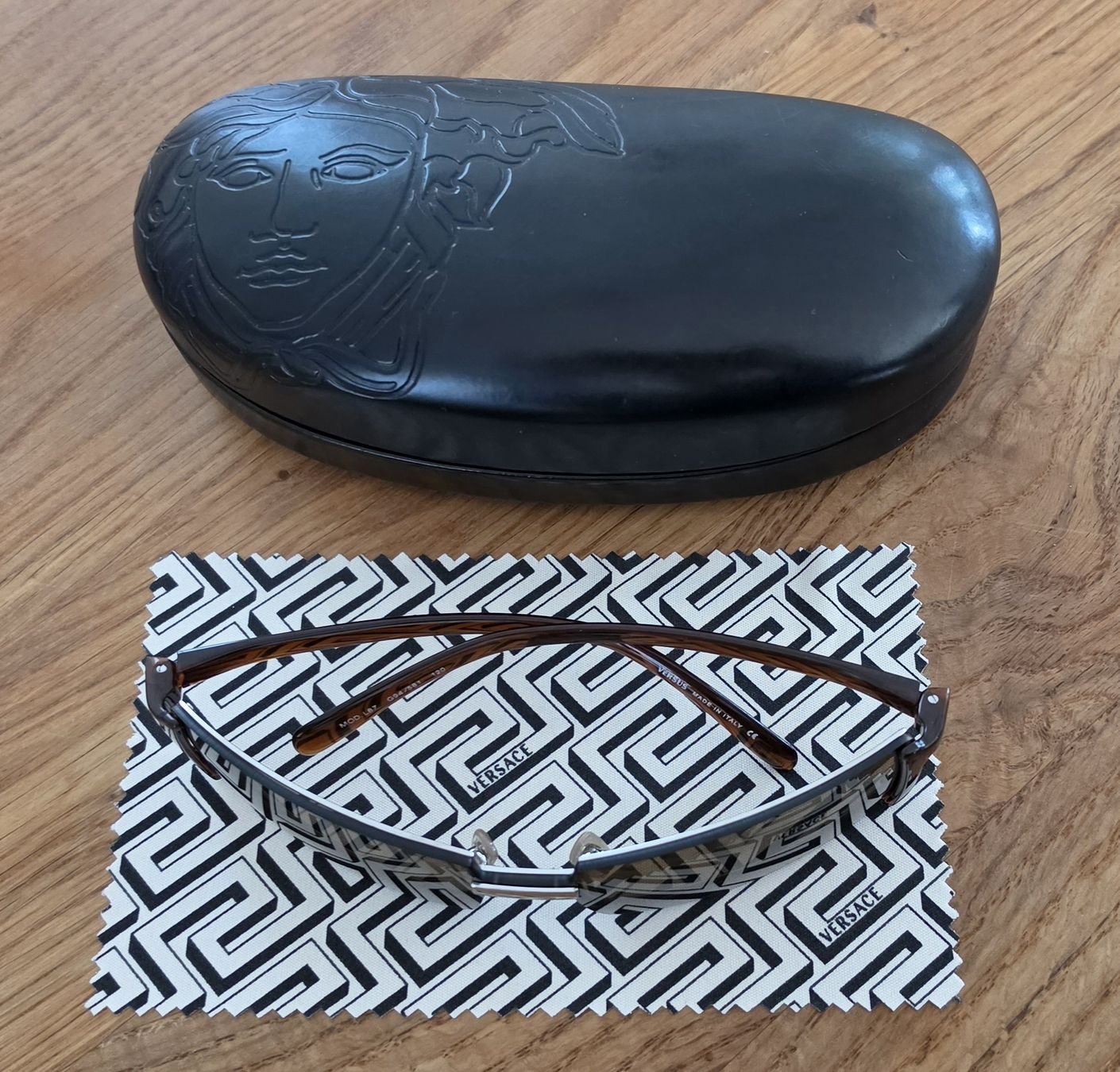 Versace Occhiali & Lenti: Versace Versus Sonnenbrille braun  – Usato da Eglisau venduto da naminaso 1
