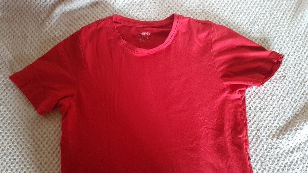 T-shirt: Schönes rotes T-Shirt Gr. M – Nuovo (secondo la descrizione) da Aeugst am Albis venduto da Stevens4