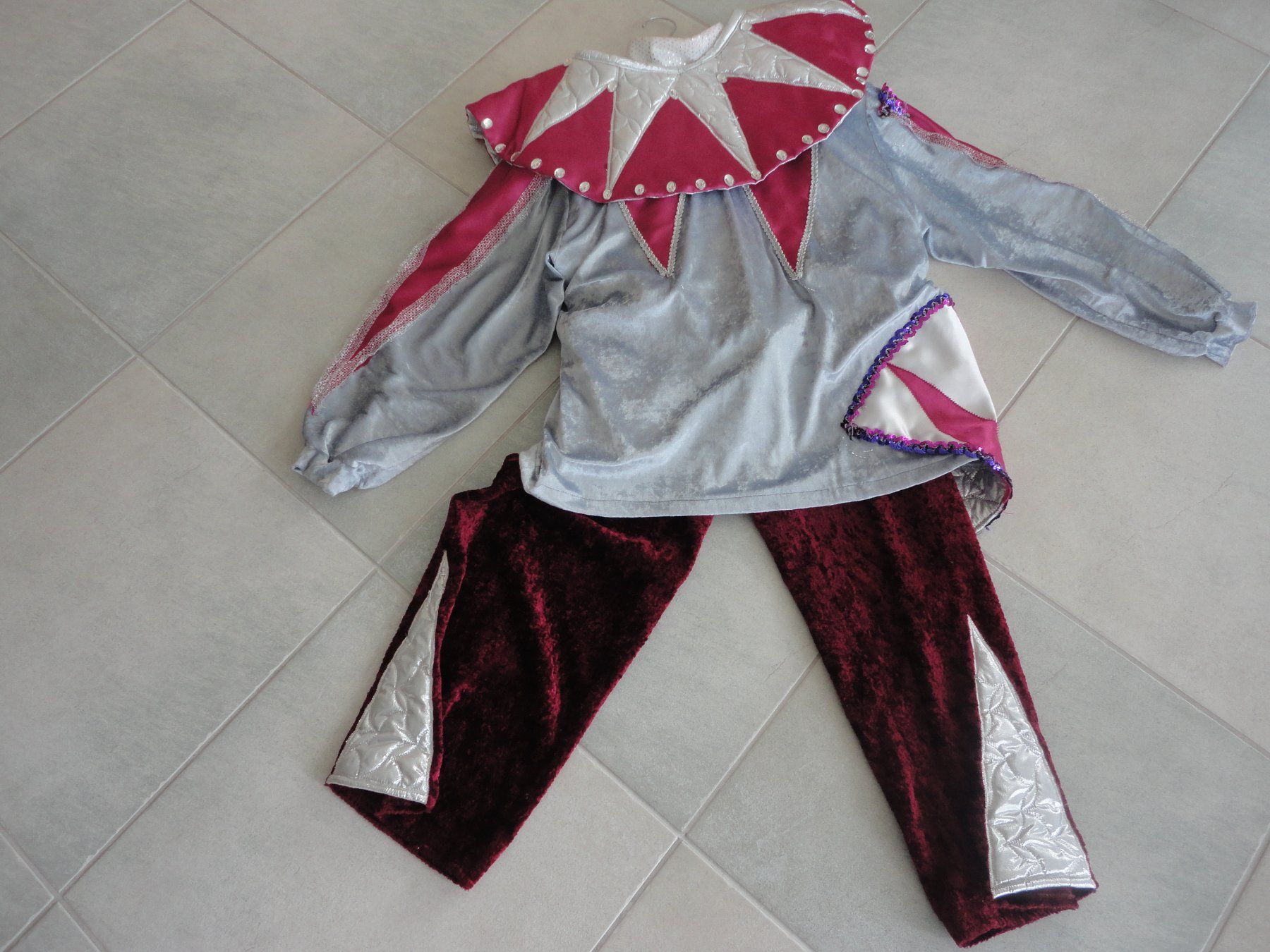 Costumi: Fasnachtsgwändli Gr. M/L – Usato da Birmensdorf ZH venduto da res_wh2b 1