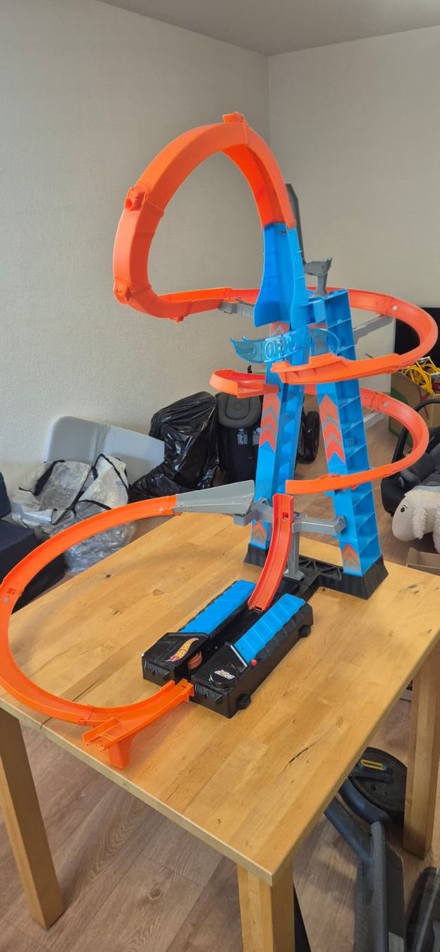 Hot Wheels Spielzeuge: Hot Wheels Sky Crash Tower – Gebraucht aus Wetzikon ZH von B3RTO-ZH