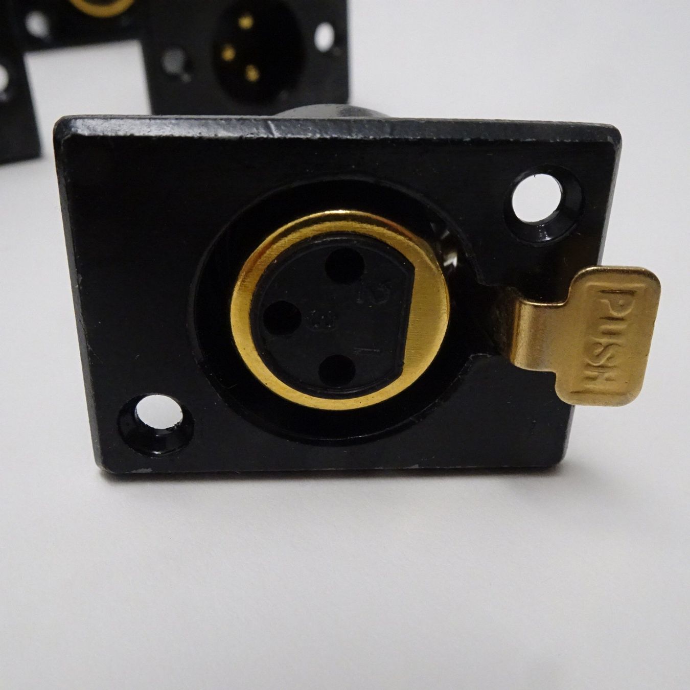 Neutrik Cavi: Neutrik XLR Stecker – Usato da Muhen venduto da Oldies-But-Goldies 3