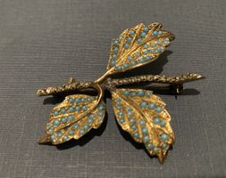 Vintage Brosche mit Türkis-Akzenten – Einzigartiges Design