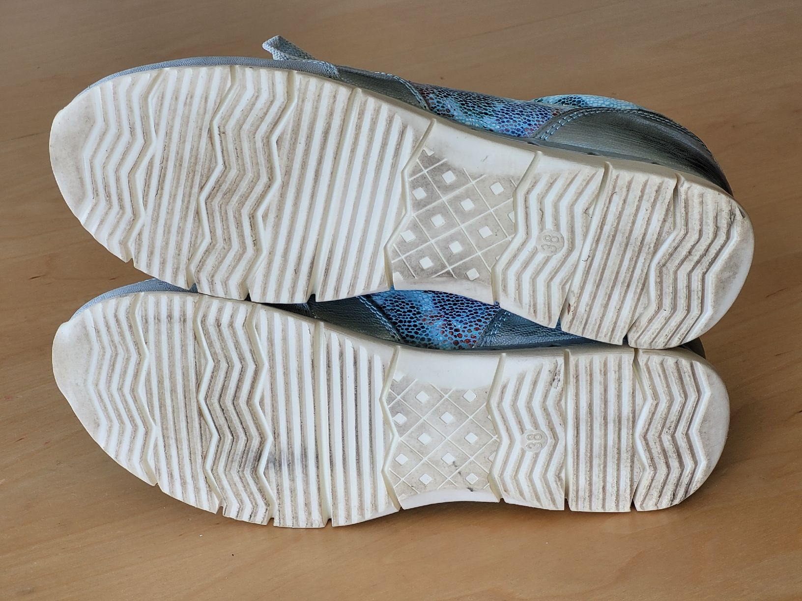 Scarpe da donna: Sneaker Halbschuhe Turnschuhe Grösse 38 hellblau – Usato da Wiesendangen venduto da samoalk 4