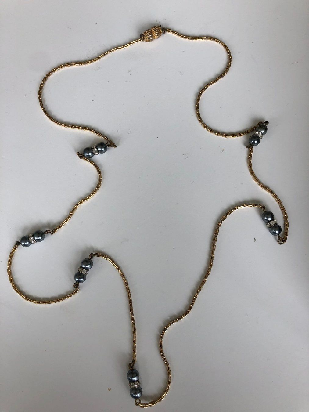Catenine: bella collana perla grigia strass – Usato da Davesco-Soragno venduto da kappas