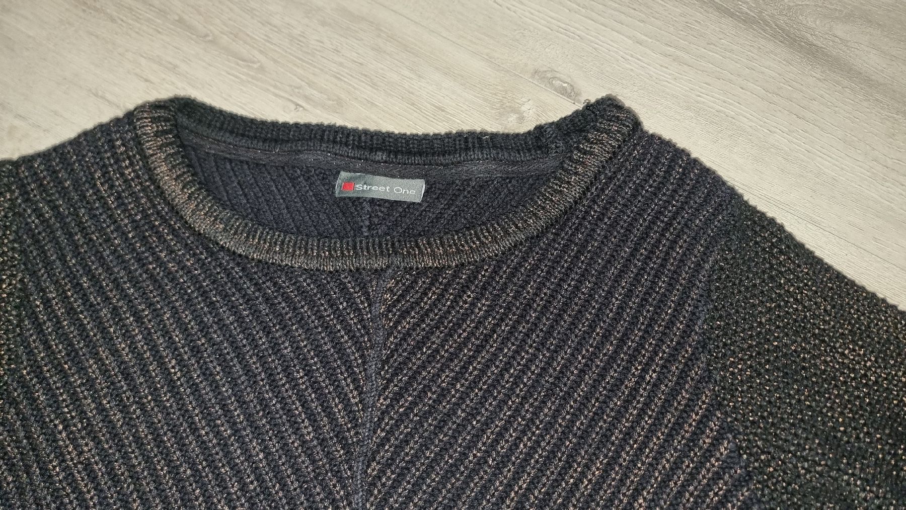 Maglioni & Felpe: Street One Glitzerpullover schwarz/gold Gr. S M – Usato da Wigoltingen venduto da Zuckerfee84 1