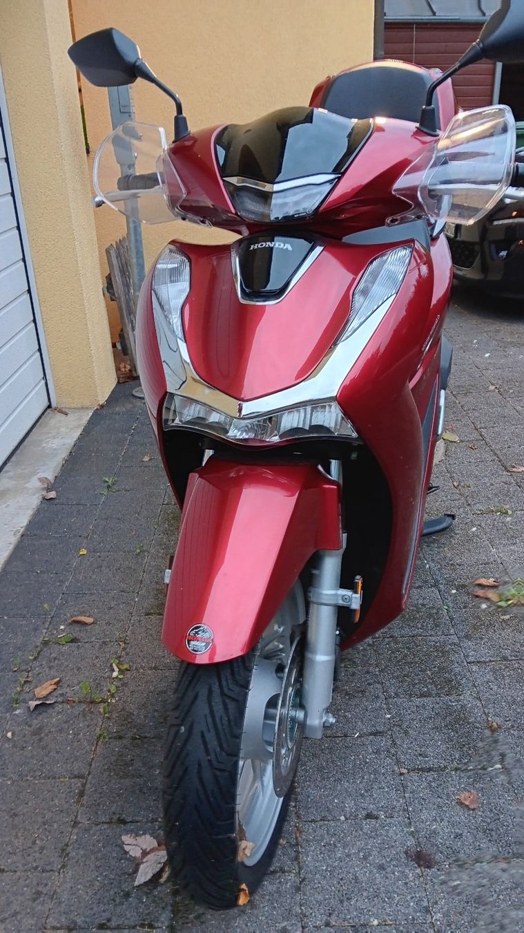 Honda Strasse: Honda Roller 125 – Gebraucht aus Elgg von Par3000 1
