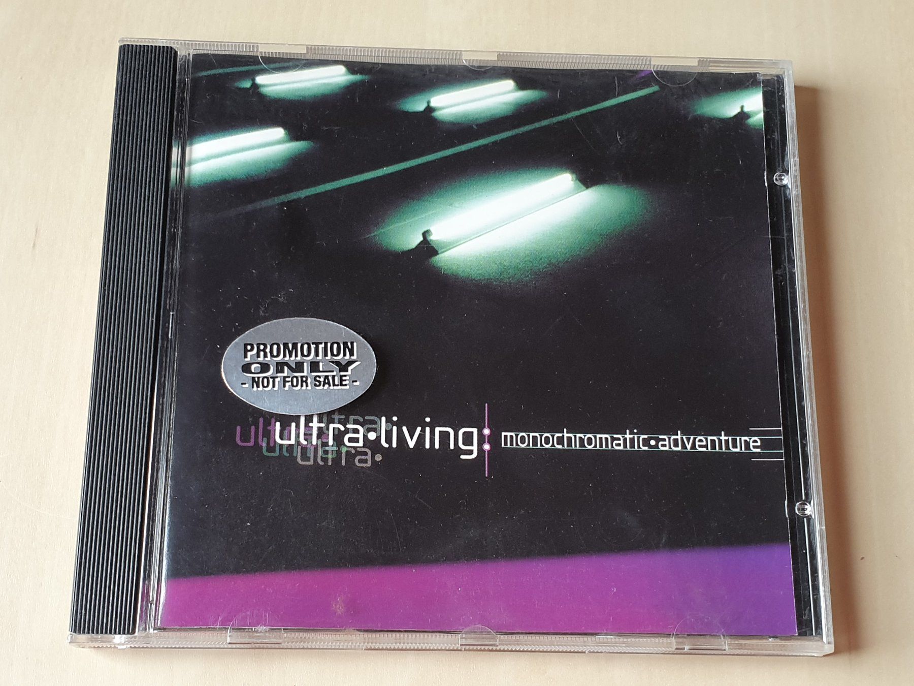 CDs: Ultra Living Monochromatic Adventure – Gebraucht aus Stansstad von collectorsshop
