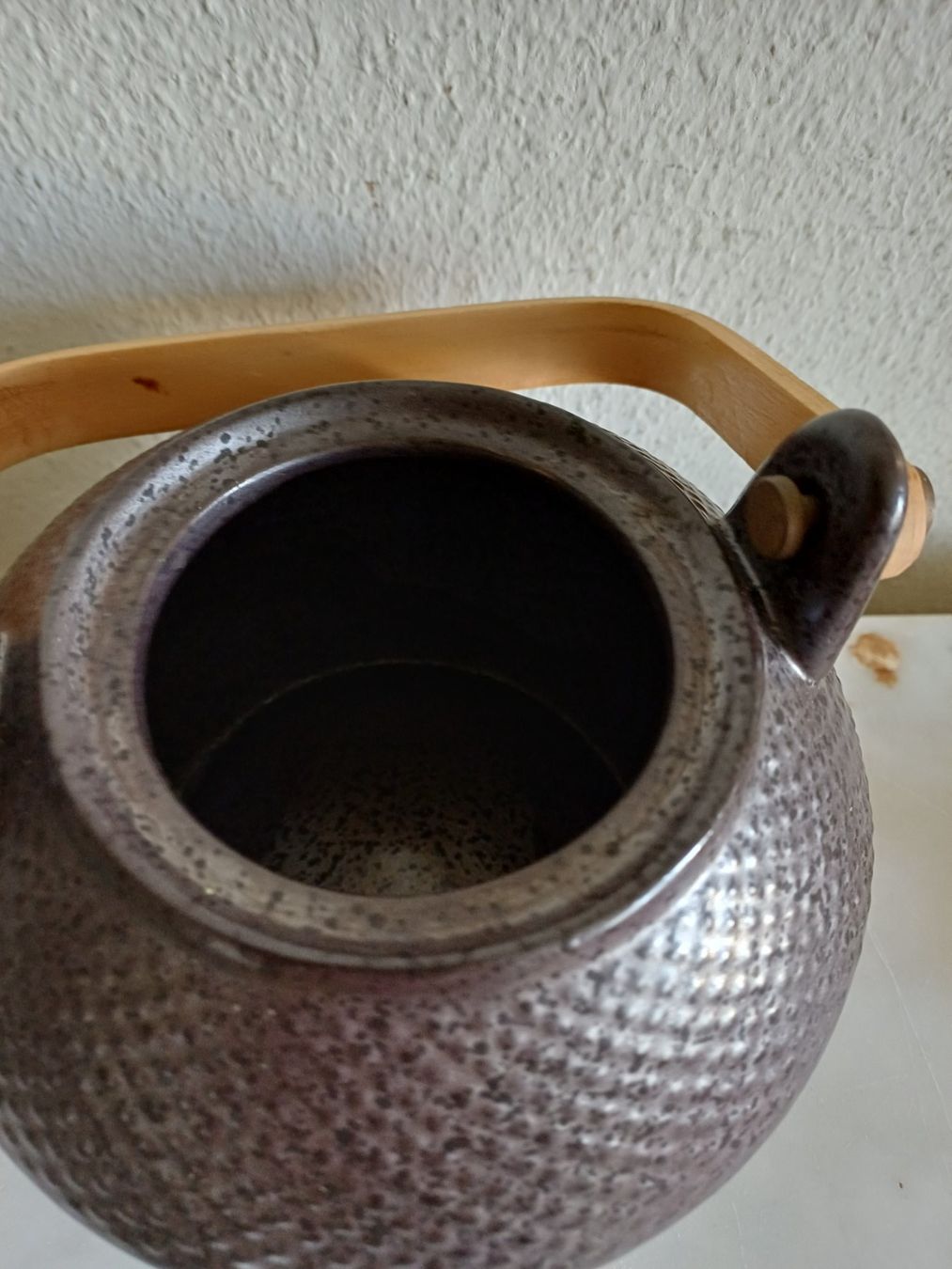 Teiere: Teekanne schwarz-gold mit Bambusgriff – Usato da Marly venduto da Rolmax 3