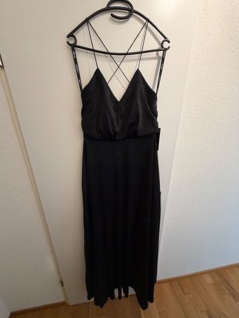 Schwares Abendkleid (glänzend)