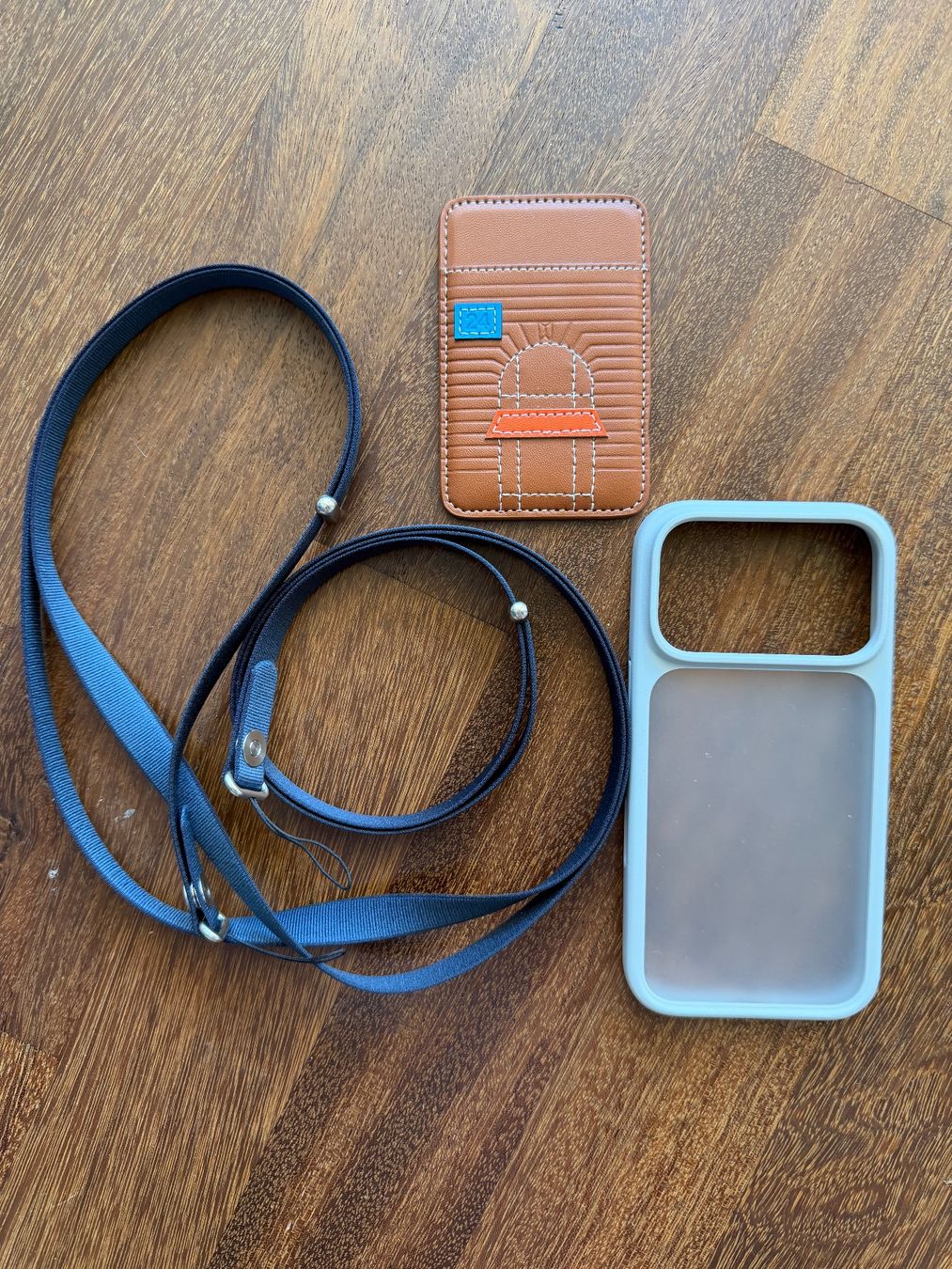 Apple Coques & Protection écran: iPhone 17 Pro Torras Case + Wallet + Crossbody Strap – D'occasion à Ennetbaden par miboo