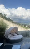 Gartenlounge rund Rattan mit Sonnendach hellgrau neuwertig
