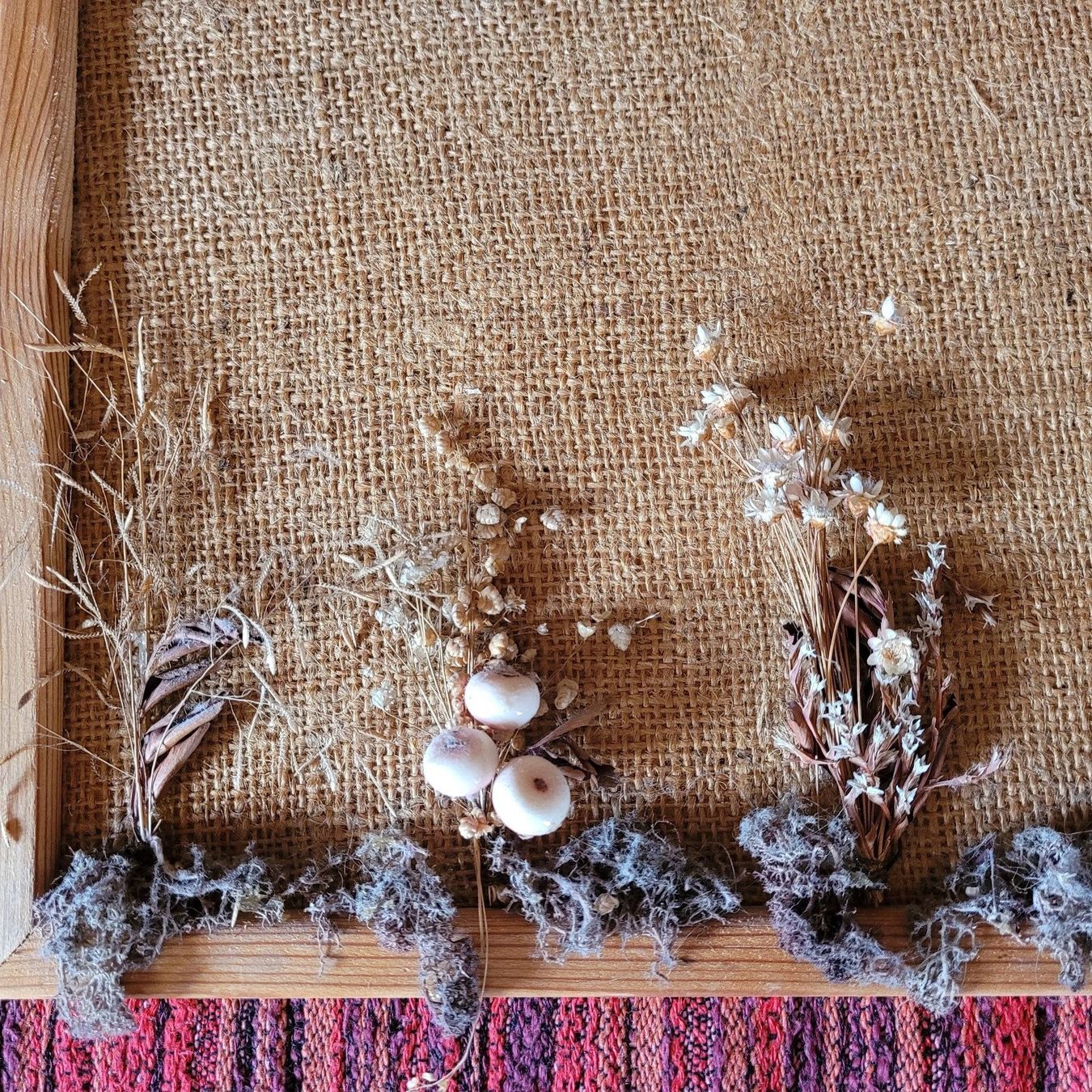 Alle Dekorationen: Pinwand mit Trockenblumen – Gebraucht aus Hondrich von Ebro01 1
