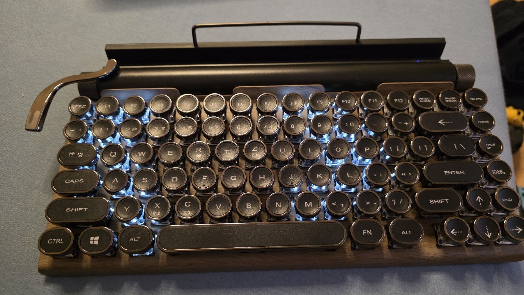 Tastiere: Retro Tastatur – Nuovo (secondo la descrizione) da Wohlen AG venduto da Schmagoetti 1