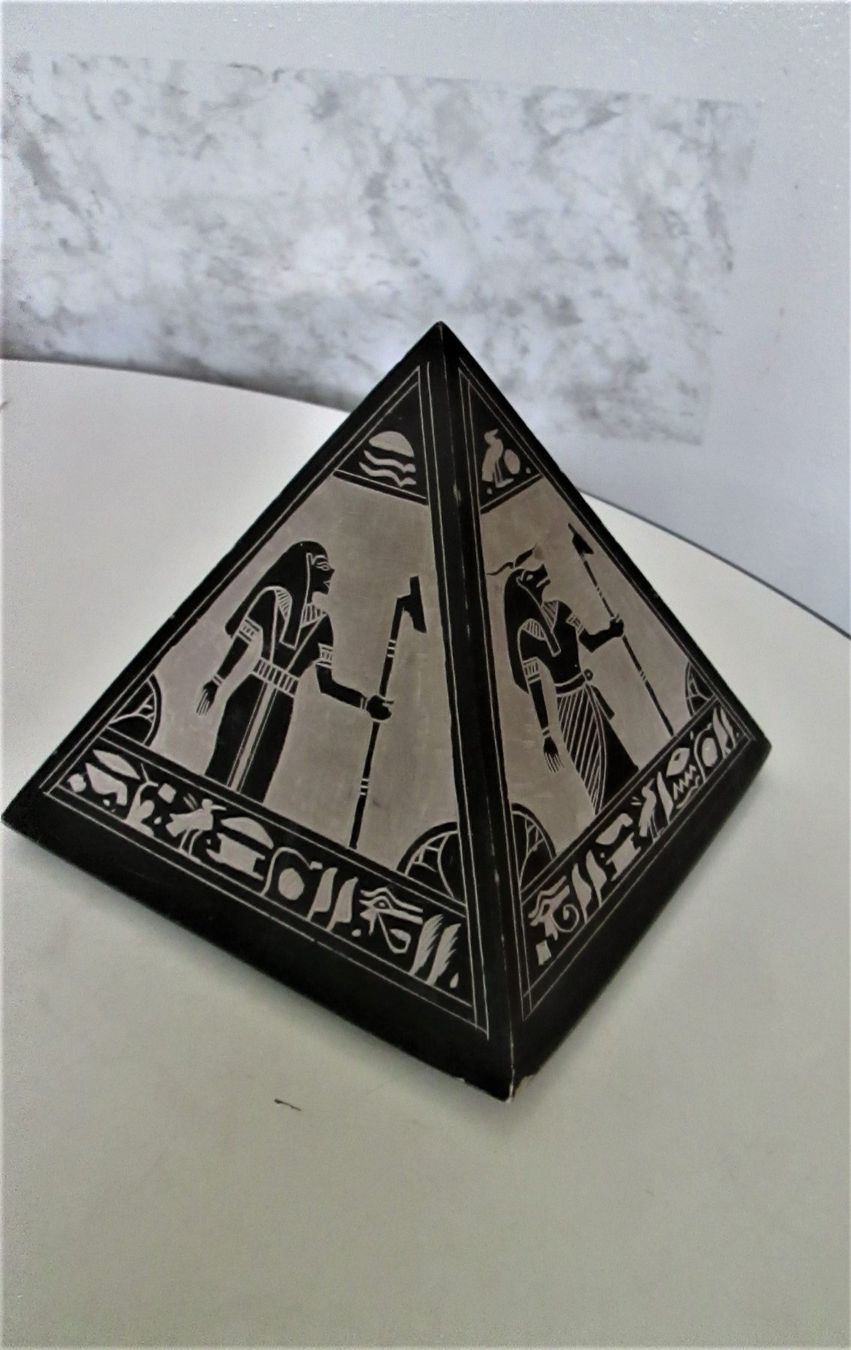 Tutte le decorazioni: Pyramide ab fr. 1.- – Usato da Sementina venduto da babucia
