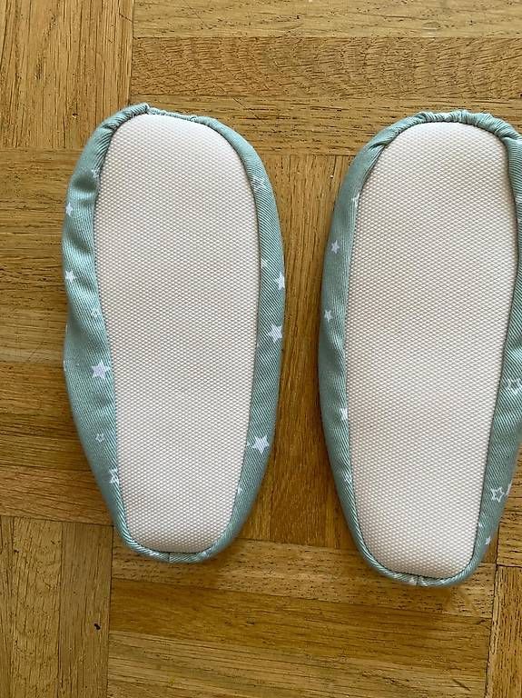 Scarpe per ragazzi: Turnschläppli Kids Grösse 28 – Usato da nidau venduto da sanyu80 1