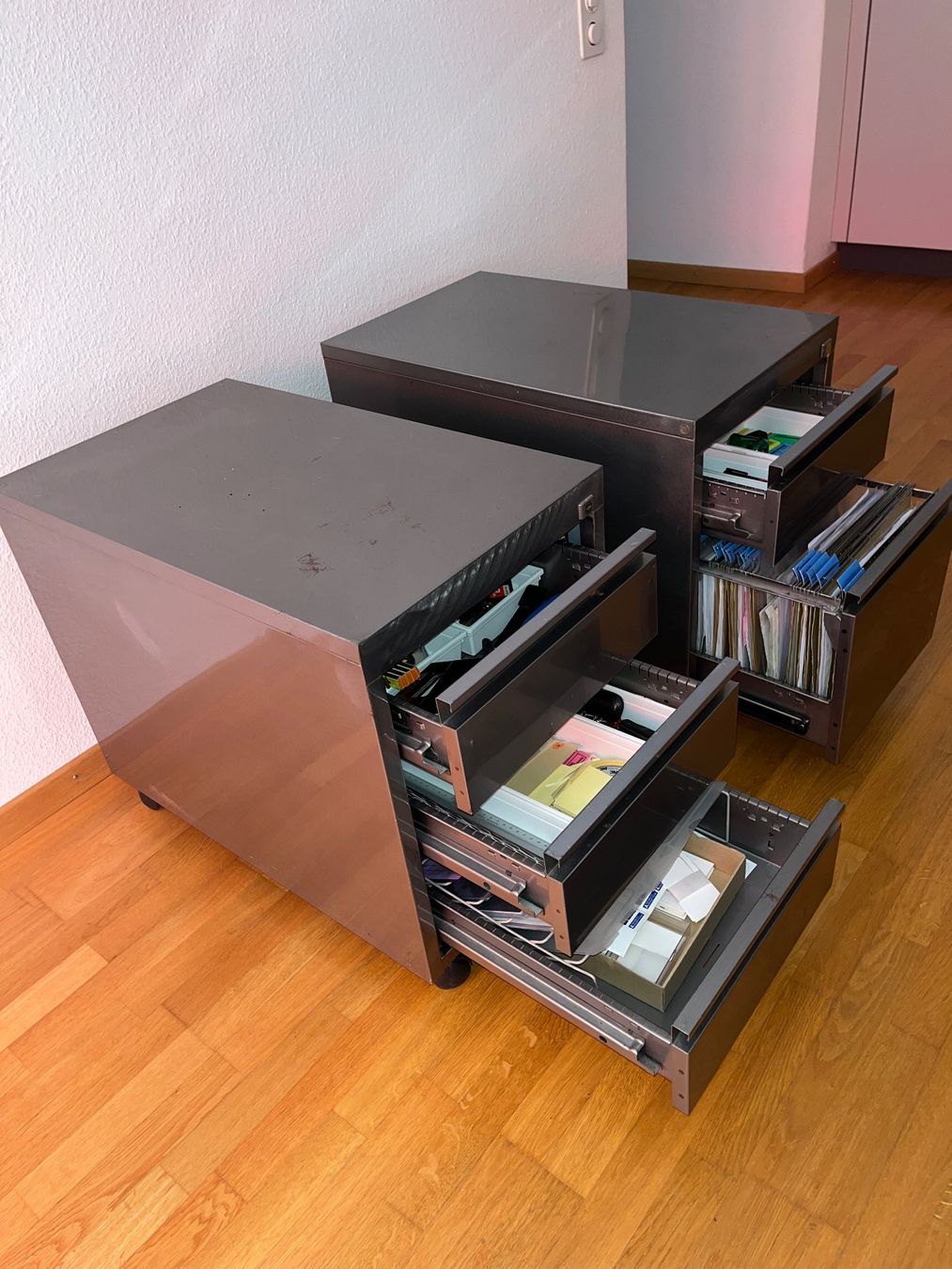 Banconi: 2 Metall-Korpus für Büro oder Werkstatt – Usato da Ennetbaden venduto da royalhighness 2