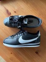 Nike Cortez noires et blanches – Pointure 39