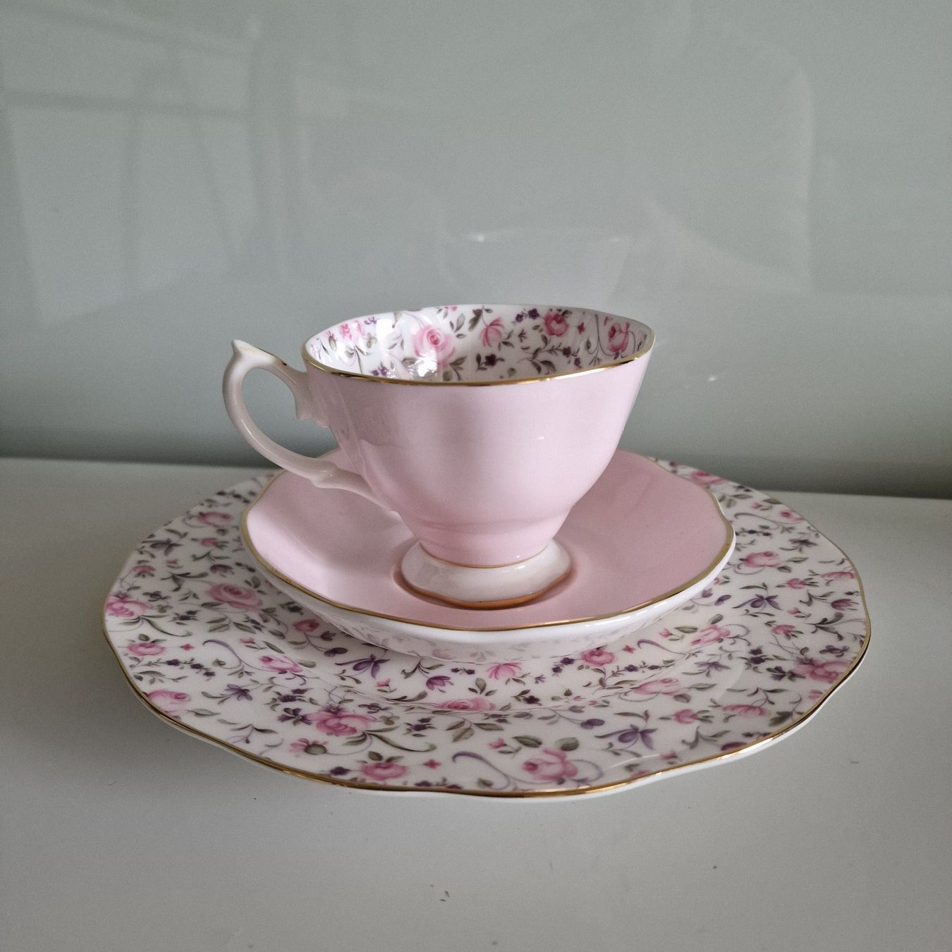 Royal Albert Tazze: Royal Albert Tee-/Kaffeetasse, rosa mit Blumenmuster und Unt – Usato da Birr venduto da sen_sy55