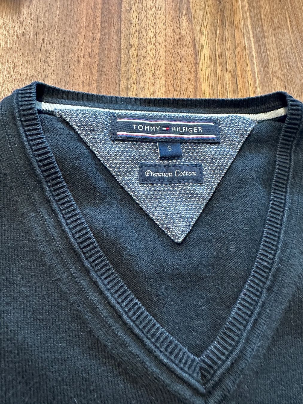 Tommy Hilfiger Maglioni & Felpe: Tommy Hilfiger V-Neck Pullover – Usato da Kaltbrunn venduto da IMRLU998 1