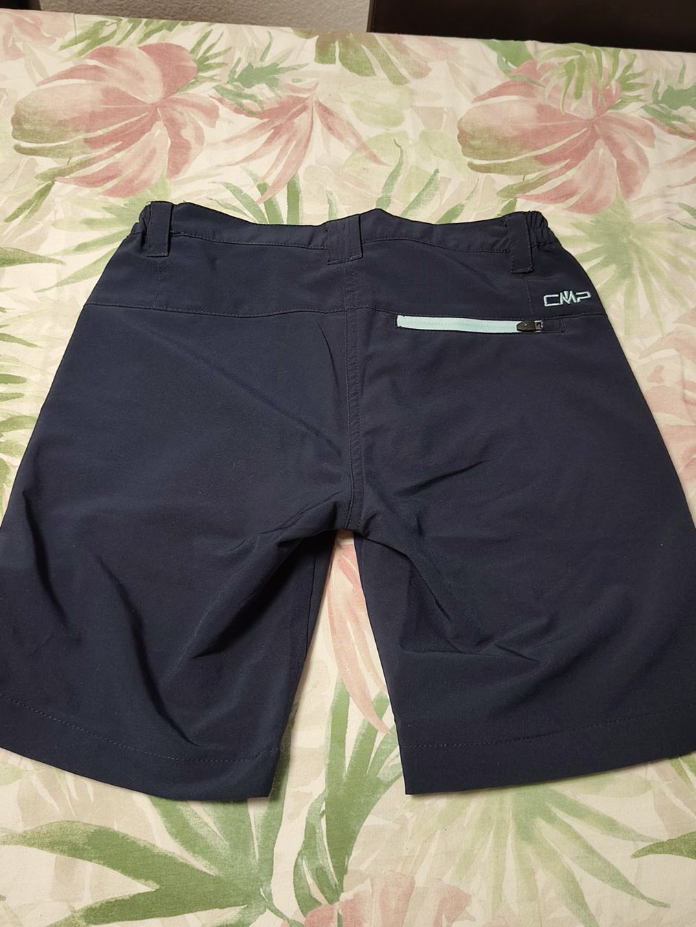 CMP Pantaloni: dunkelblaue Wander Shorts von CMP Gr. 152 – Usato da Brüttisellen venduto da kikaninchen79 1