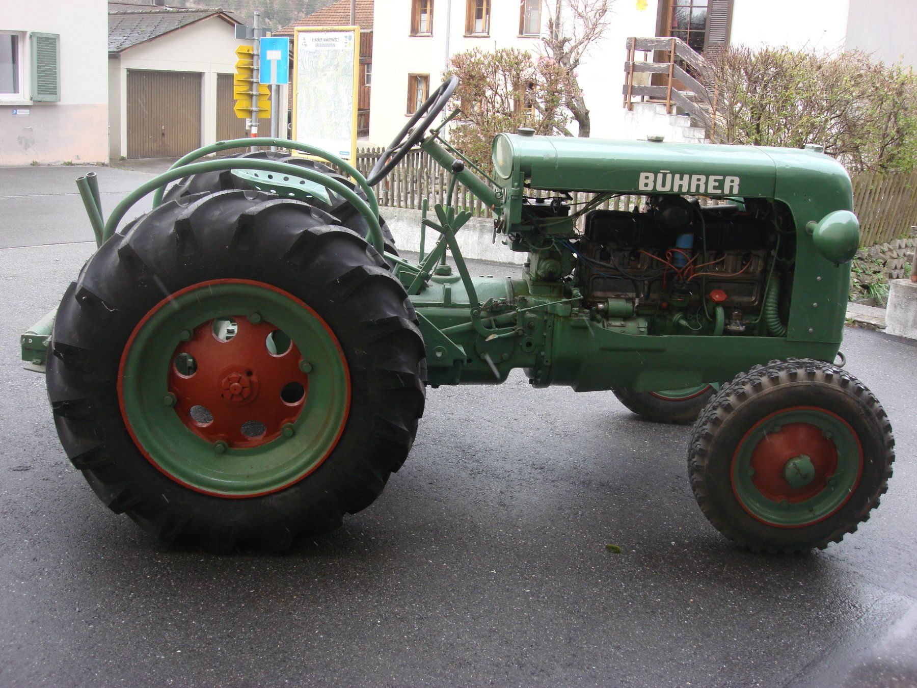 Bührer Tracteurs: Bührer Traktor Oldtimer6 Zylinder Chevrolet  Motor – D'occasion à cazis par Delorta 7