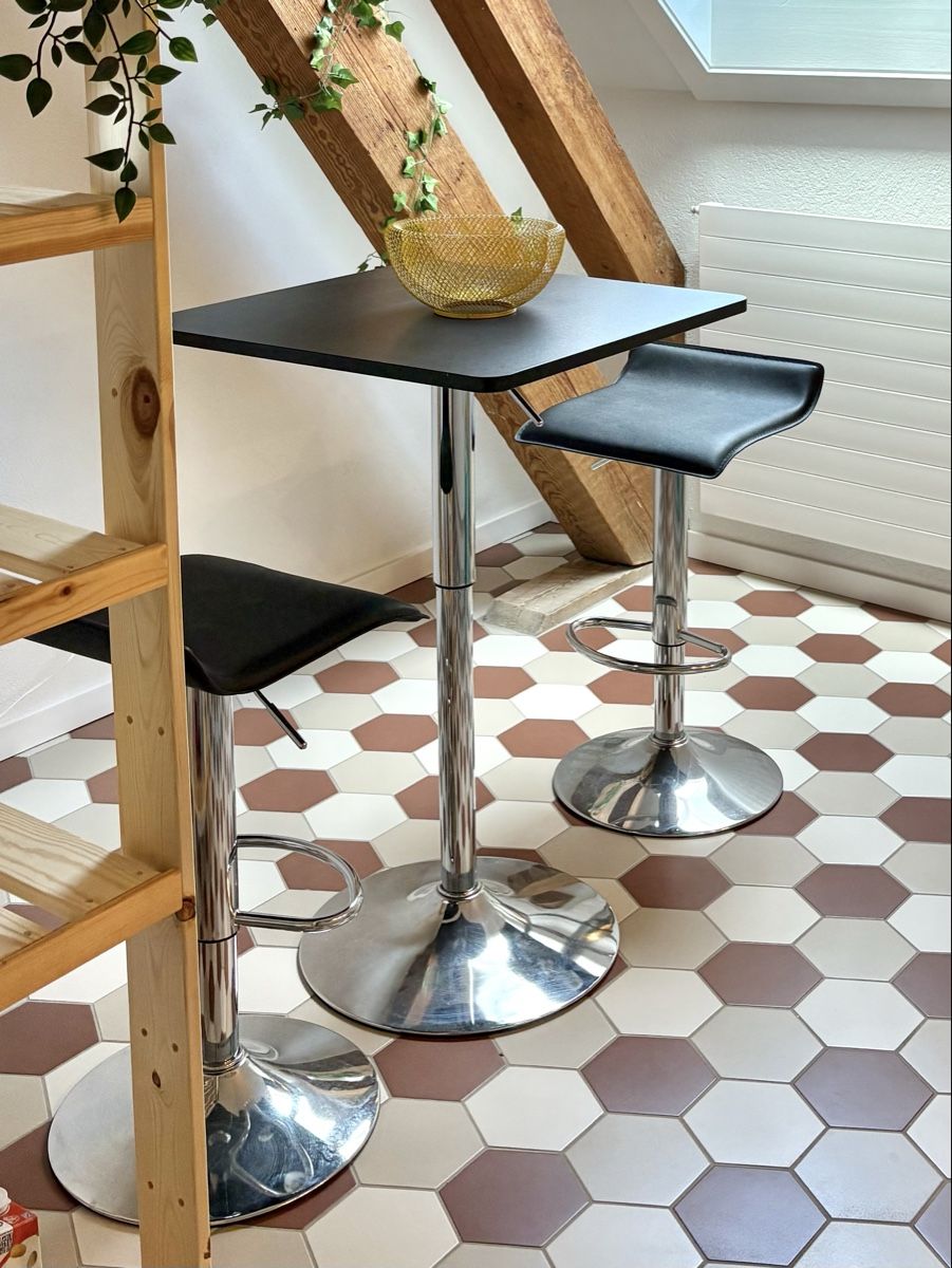 Tischset: Bistro Table Bar and Bar Stools – Gebraucht aus Bern von cri_b8k6