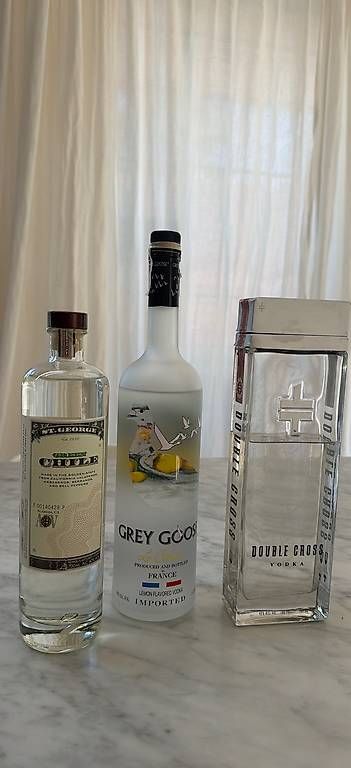 Bevande alcoliche: 3 Flaschen verschiedene Vodka geöffnet  – Usato da Roggwil TG venduto da est_r5x7