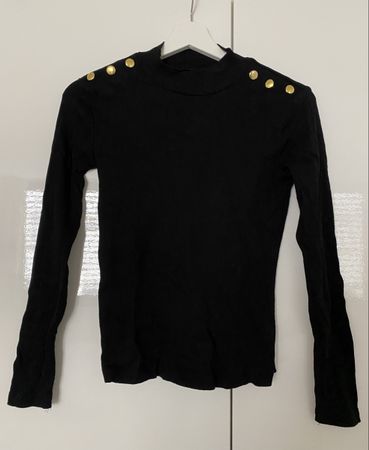 Anna Field schwarzer Pullover mit Goldknöpfen, Grösse XS